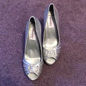 Gianna silver satin dyeable heels!!👠